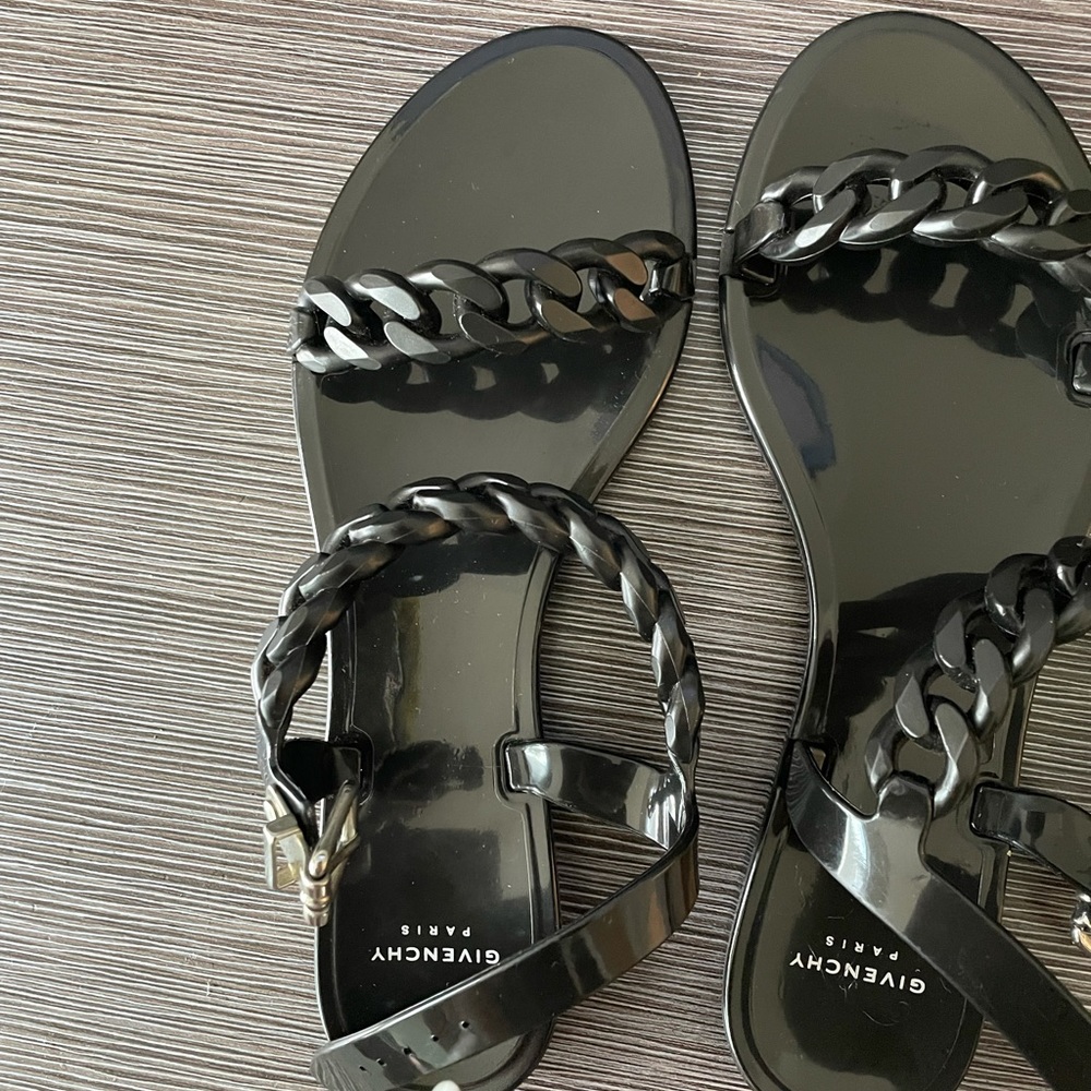 Givenchy Black Chain Jelly